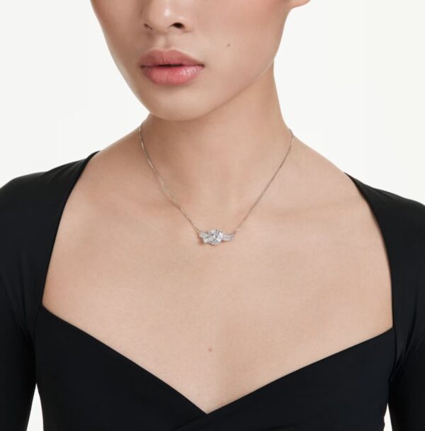 Matrix pendant Baguette cut, Knot, White, Rhodium plated - Image 2