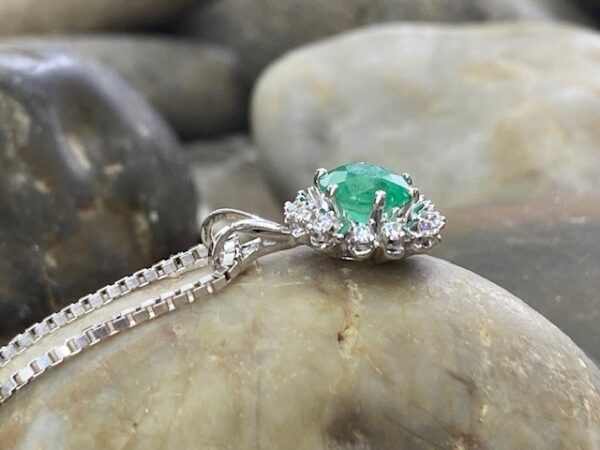 115-17376 EMERALD & DIAMOND NECKLACE - Image 4