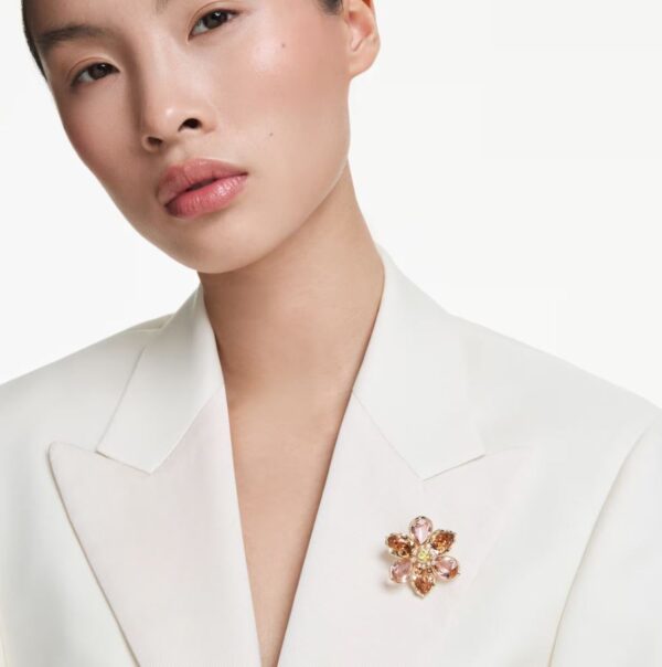 Idyllia pendant and brooch Mixed cuts, Flower, Multicoloured, Gold-tone plated - Image 3