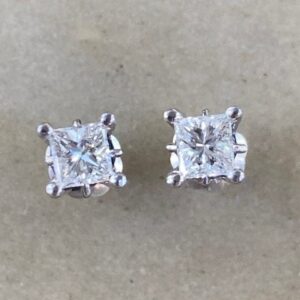 116-13899 VERA WANG DIAMOND STUDS