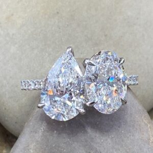 340-12764 MOI et TOI, PEAR & OVAL