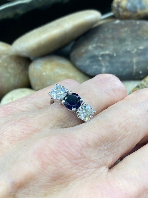 115-17488 SAPPHIRE & DIAMOND RING - Image 4