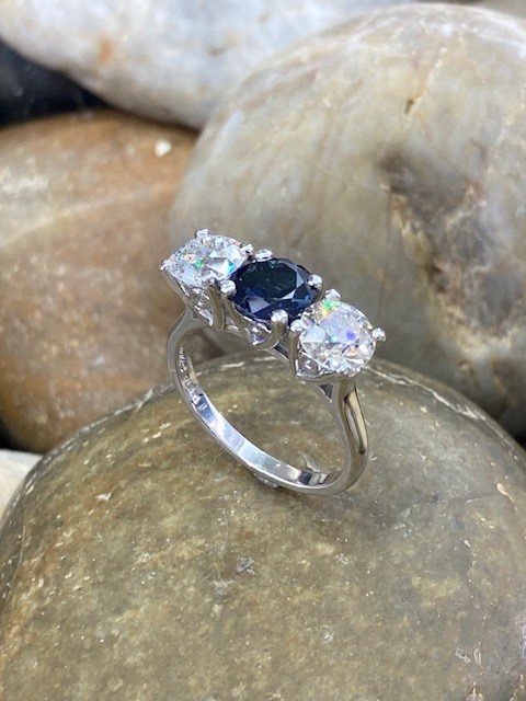 115-17488 SAPPHIRE & DIAMOND RING - Image 3