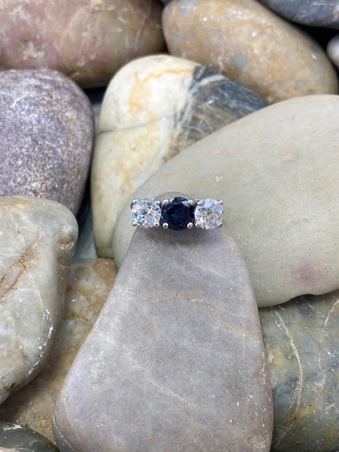 115-17488 SAPPHIRE & DIAMOND RING