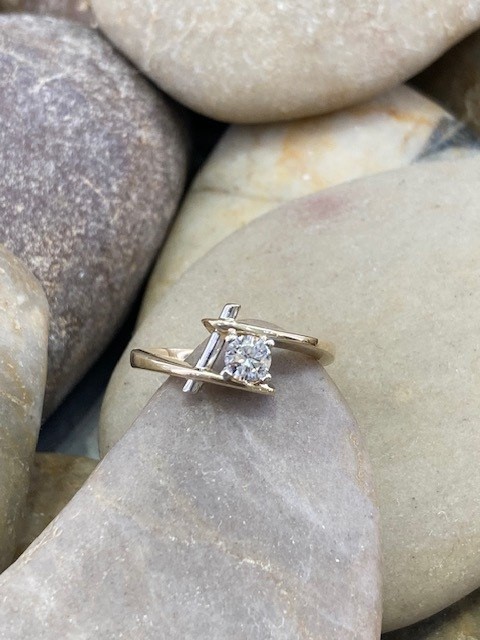 115-17544 OFF SET DIAMOND RING - Image 2