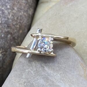 115-17544 OFF SET DIAMOND RING