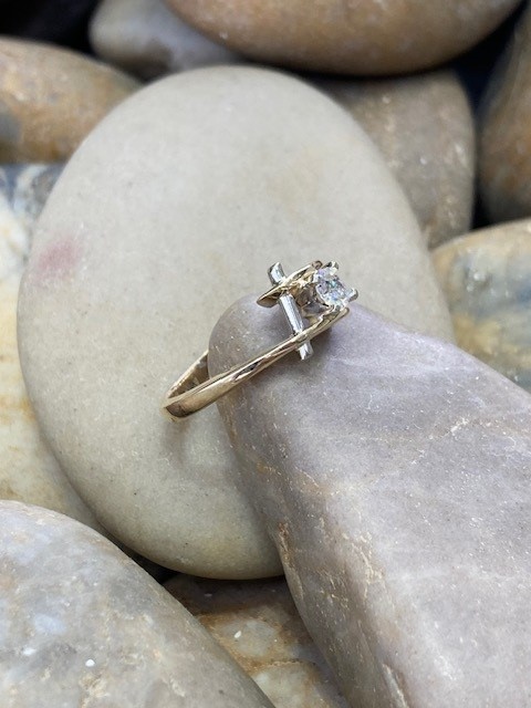 115-17544 OFF SET DIAMOND RING - Image 3