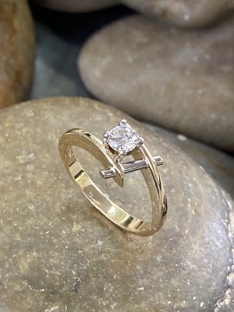 115-17544 OFF SET DIAMOND RING - Image 6