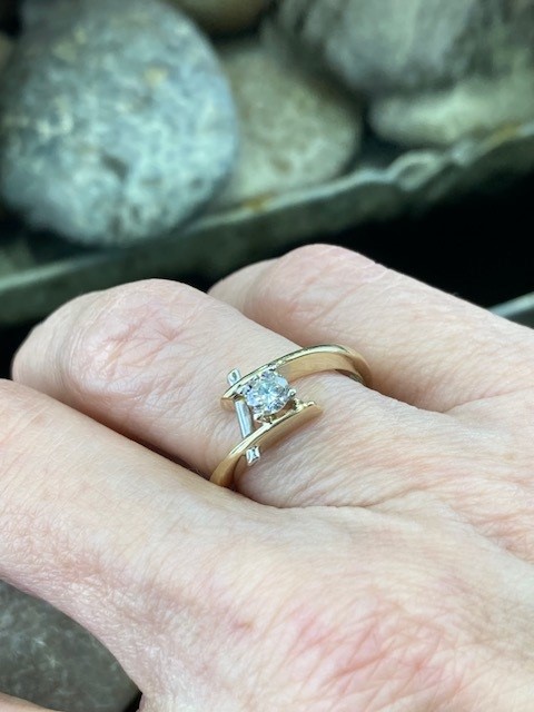 115-17544 OFF SET DIAMOND RING - Image 7