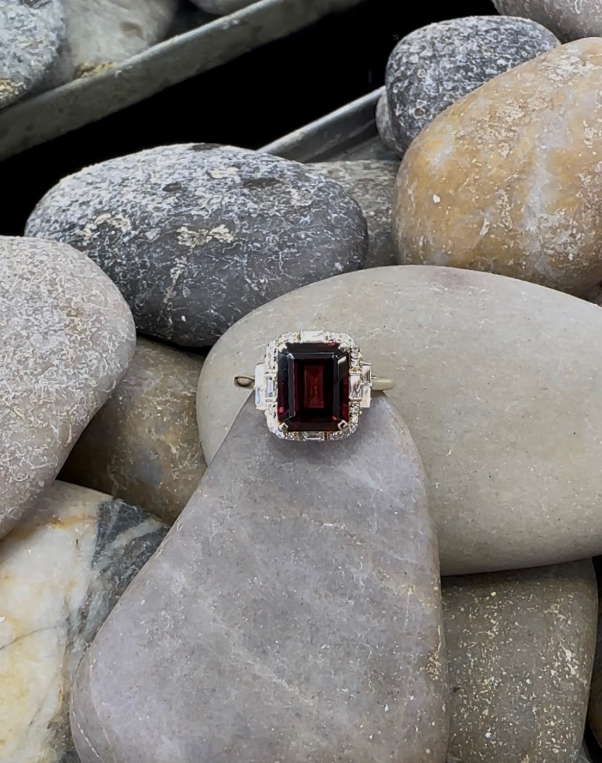 116-14692 GARNET & DIAMOND - Image 2