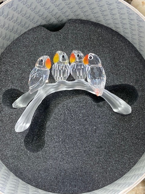 199123 Lovebirds Baby Retired