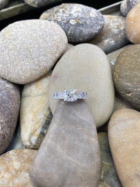 115-17634 Cushion cut Canadian Diamond - Image 2