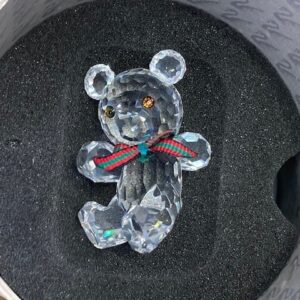 7637-01 Chris Bear Leaning