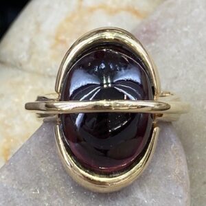 116-14643 GARNET CROSSOVER RING