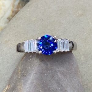 500-12207 SAPPHIRE & BAGUETTE DIAMOND RING