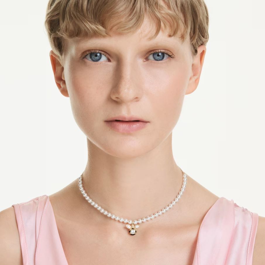 Idyllia choker Crystal pearl, Mixed cuts, Bee, White, Gold-tone plated - Image 2