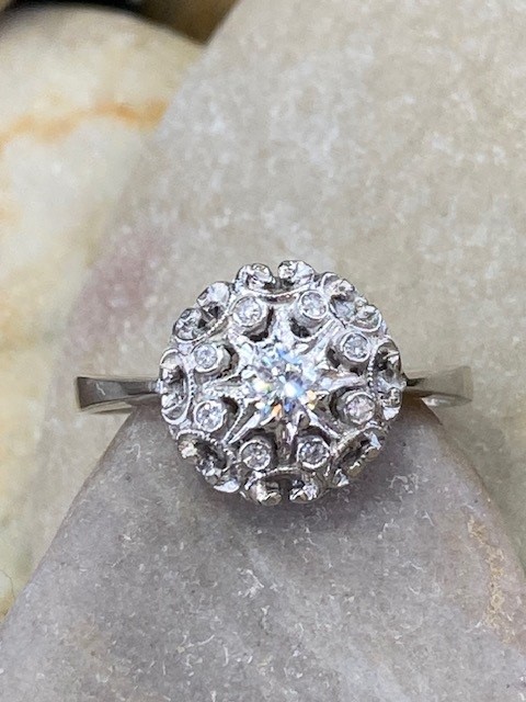 116-14592 CLUSTER with CURVES & Diamonds