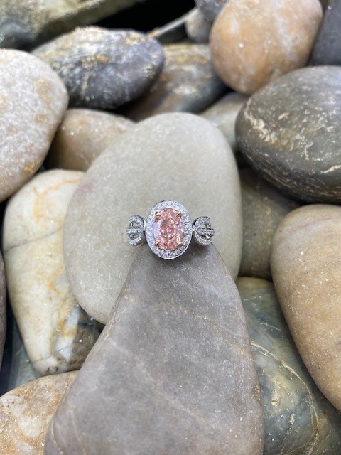 158-10255 FANCY VIVID PINK DIAMOND - Image 2