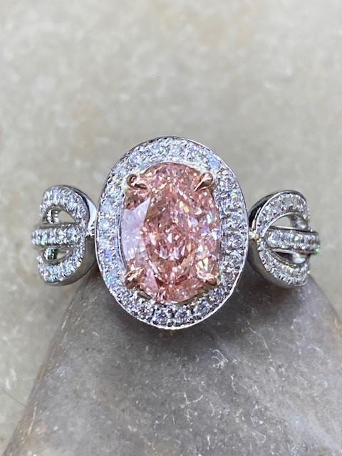 158-10255 FANCY VIVID PINK DIAMOND