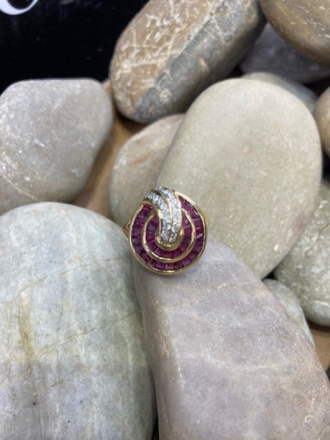 115-14614 RUBY CHAPEAU RING - Image 2