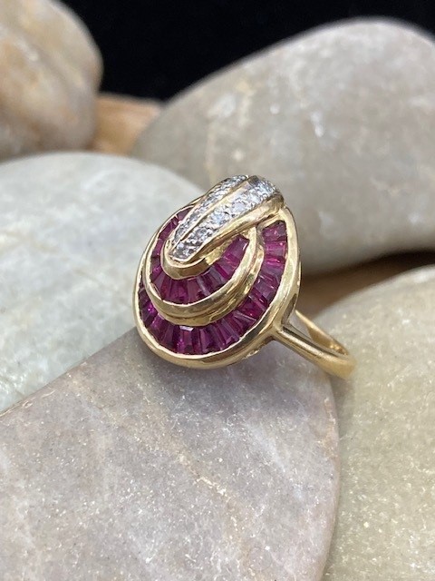115-14614 RUBY CHAPEAU RING - Image 3