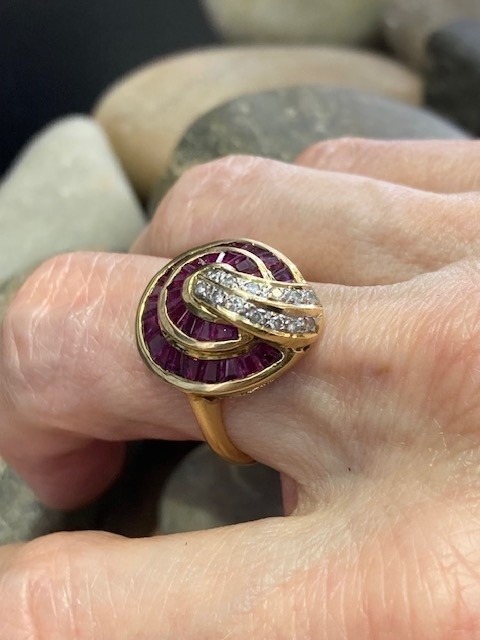 115-14614 RUBY CHAPEAU RING - Image 7