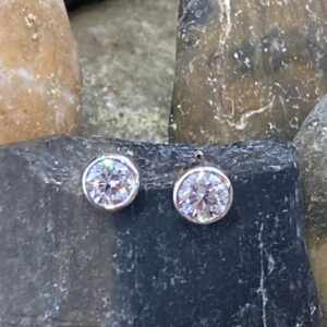 116-14921 CLASSIC DIAMOND STUDS