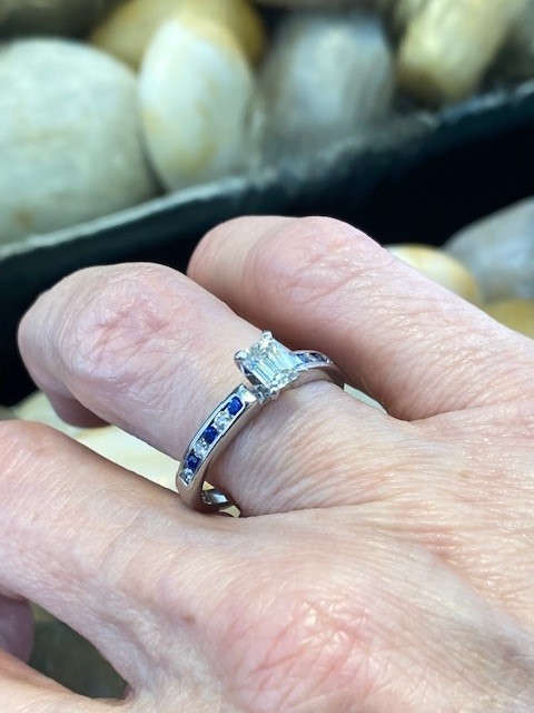 115-17800 EMERALD CUT DIAMOND - Image 6