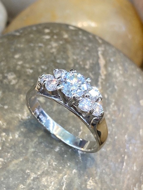 115-17835 DIAMOND RING - Image 4