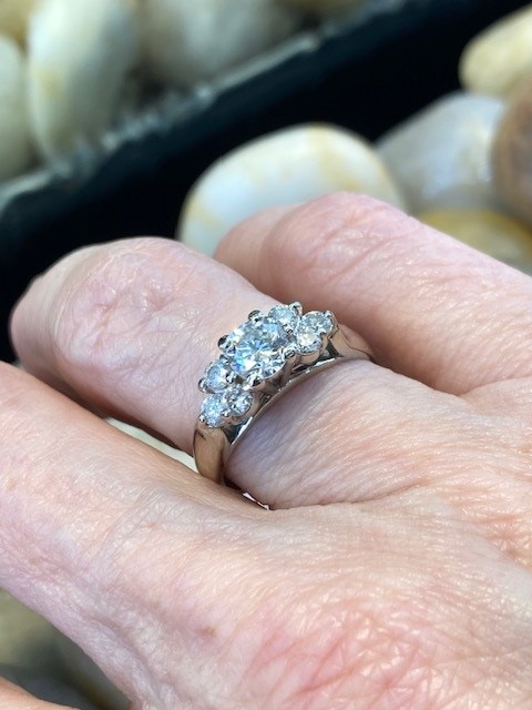 115-17835 DIAMOND RING - Image 6