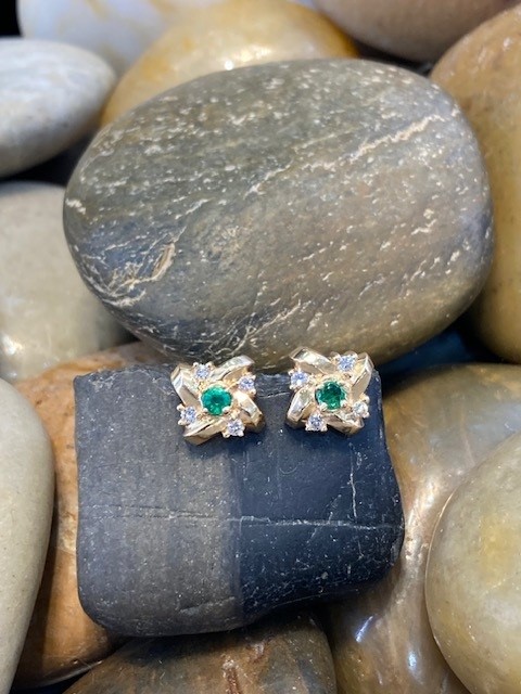 116-14955 EMERALD STUDS - Image 2