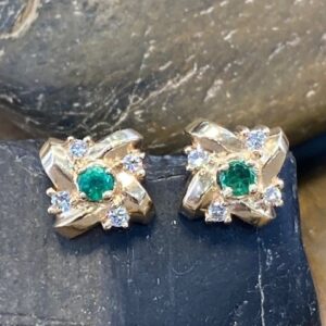 116-14955 EMERALD STUDS