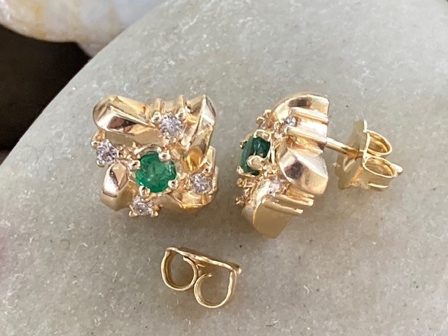 116-14955 EMERALD STUDS - Image 3
