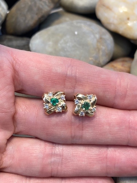 116-14955 EMERALD STUDS - Image 5