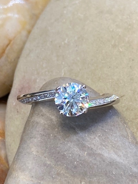 116-15080 Simon G. BI-PASS ENGAGEMENT RING