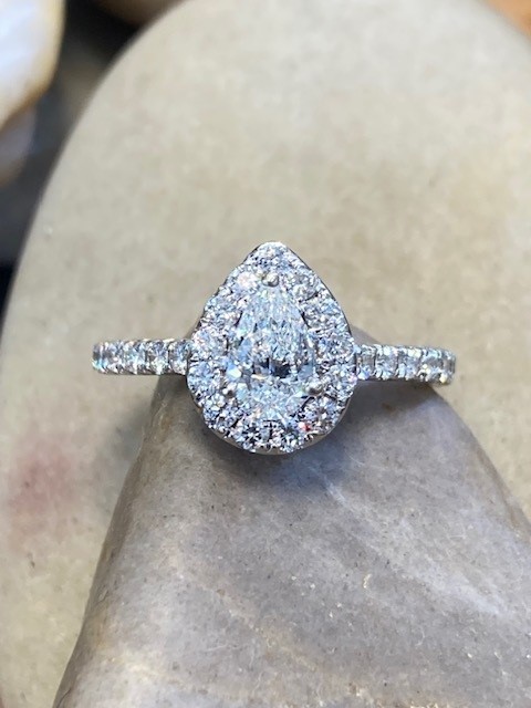 116-15209 PEAR SHAPED DIAMOND
