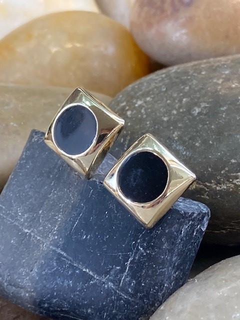 116-15335 ONYX STUDS